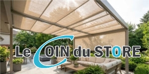 Pergola moderne avec toile rétractable beige au-dessus d'une terrasse élégante entourée d'un jardin verdoyant.