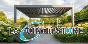 Pergola bioclimatique moderne à lames orientables dans un jardin fleuri avec un salon d'extérieur.